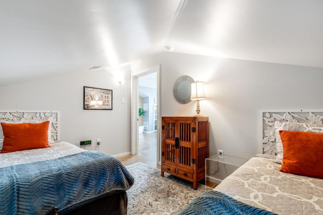 Walk Score 90!!-Historic Downtown District-2 Blocks To Famous Forsyth Park- Huge Private Patio-Private Parking Savannah Buitenkant foto