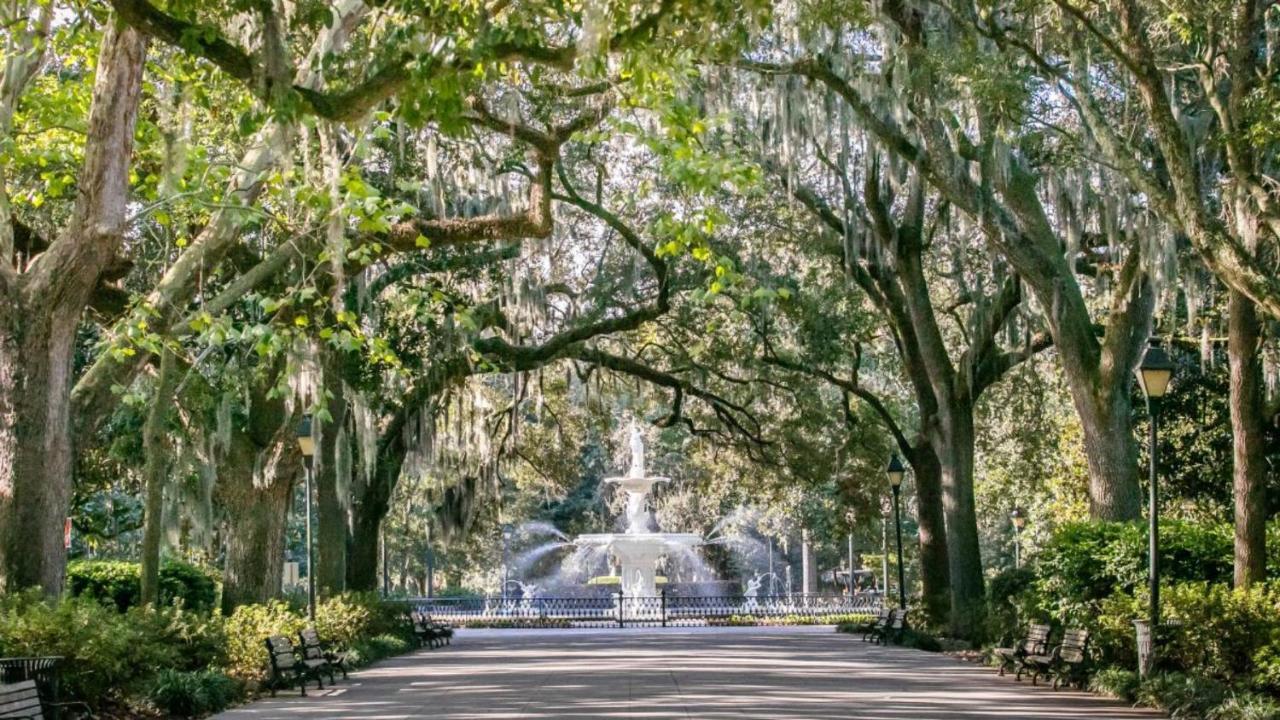 Walk Score 90!!-Historic Downtown District-2 Blocks To Famous Forsyth Park- Huge Private Patio-Private Parking Savannah Buitenkant foto