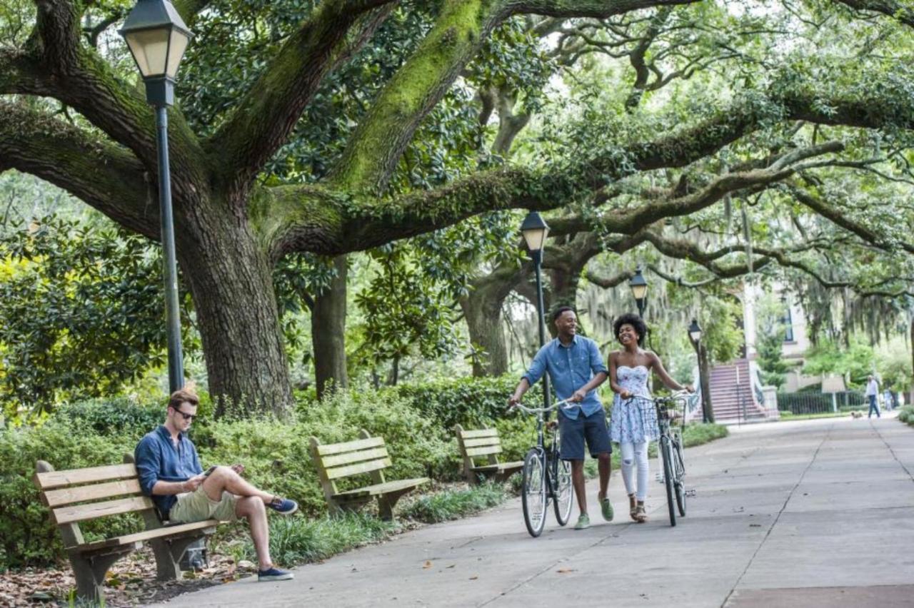 Walk Score 90!!-Historic Downtown District-2 Blocks To Famous Forsyth Park- Huge Private Patio-Private Parking Savannah Buitenkant foto